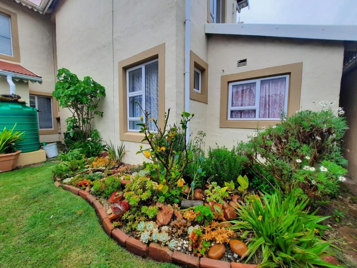 The Ark Guesthouse At Marina Martinique Jeffreys Bay Exterior photo