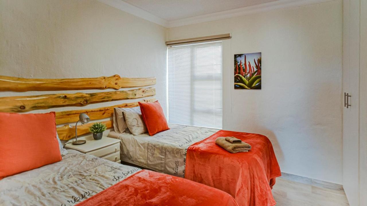 The Ark Guesthouse At Marina Martinique Jeffreys Bay Exterior photo